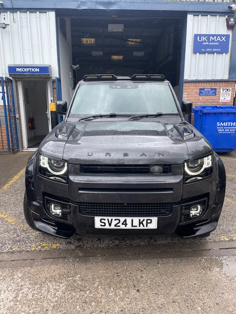 URBAN LAND ROVER DEFENDER 90 3.0 D250 Hard Top SE Auto - SV24 LKP