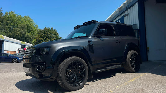 URBAN EDITION - LAND ROVER URBAN 90 DIESEL 3.0 D250 Hard Top SE Auto - SV24 LLJ