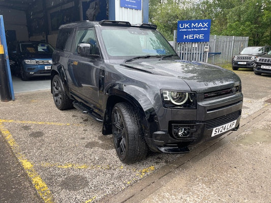 URBAN LAND ROVER DEFENDER 90 3.0 D250 Hard Top SE Auto - SV24 LKP