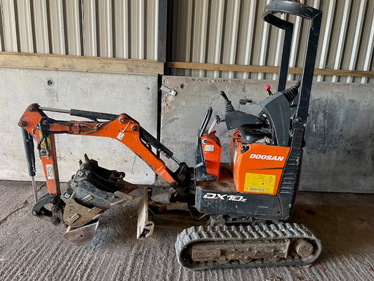 2021 Doosan DX10z Mini Digger with Buckets