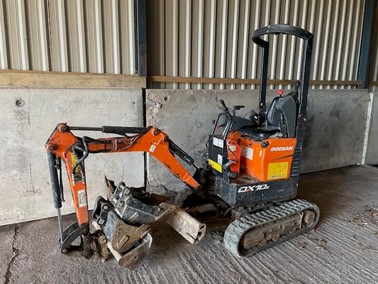 2021 Doosan DX10z Mini Digger with Buckets